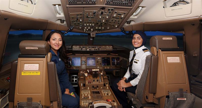 Αποτέλεσμα εικόνας για Emirates highlights female role models in aviation with simulator challenge